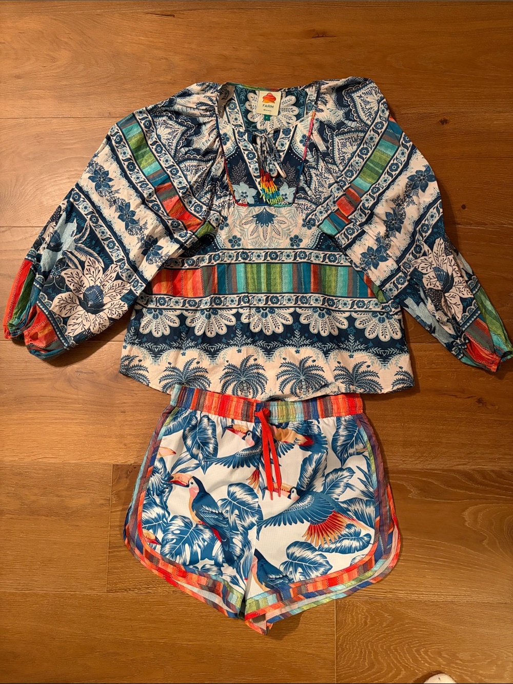 Farm Rio top and shorts size S: Colorful Tropical Two-Piece Set with Bird Print